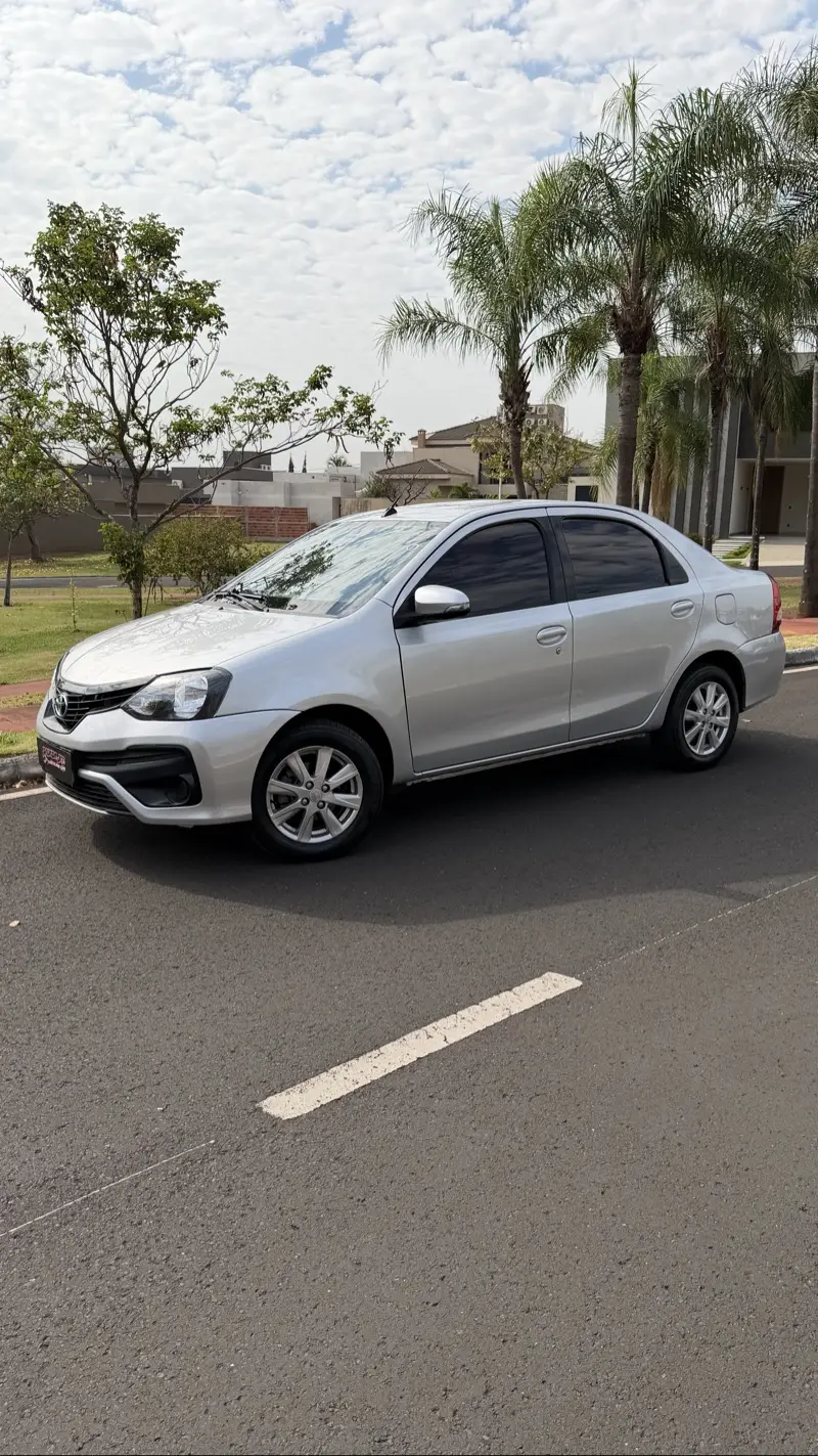 Toyota Etios Sedan 2019 Prata